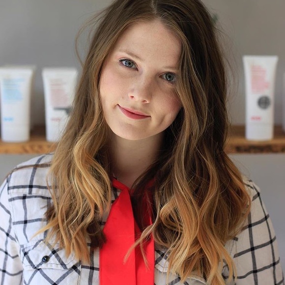 I'm Kelly! I love vintage and modern style. - Picture 1 of 5